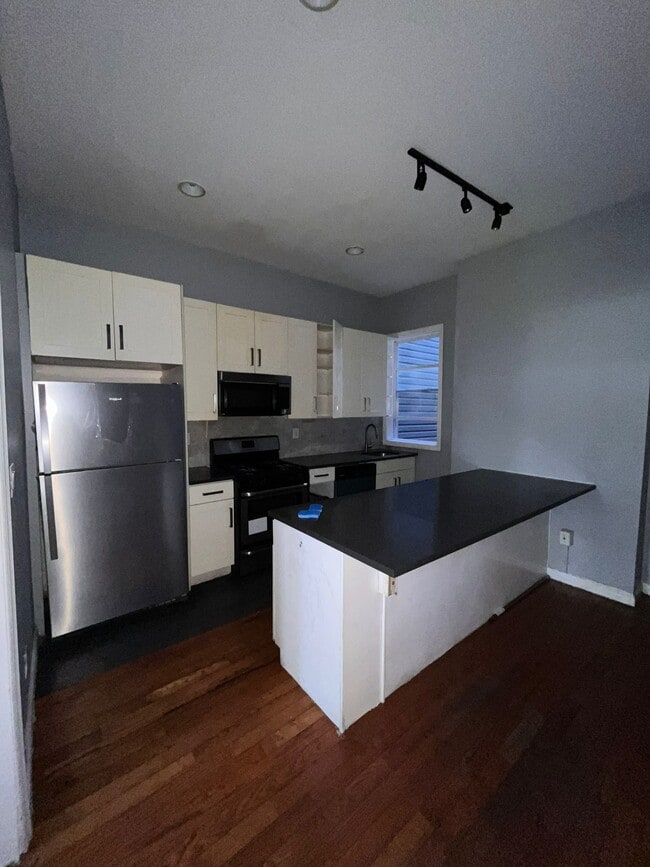 Building Photo - 62 Van Reypen St