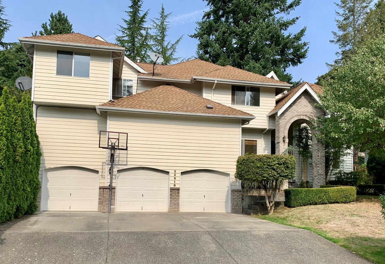22910 NE 16th Pl, Sammamish, WA 98074 House for Rent in Sammamish, WA