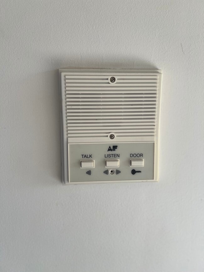 Foto del edificio - 1155 N Indiana St