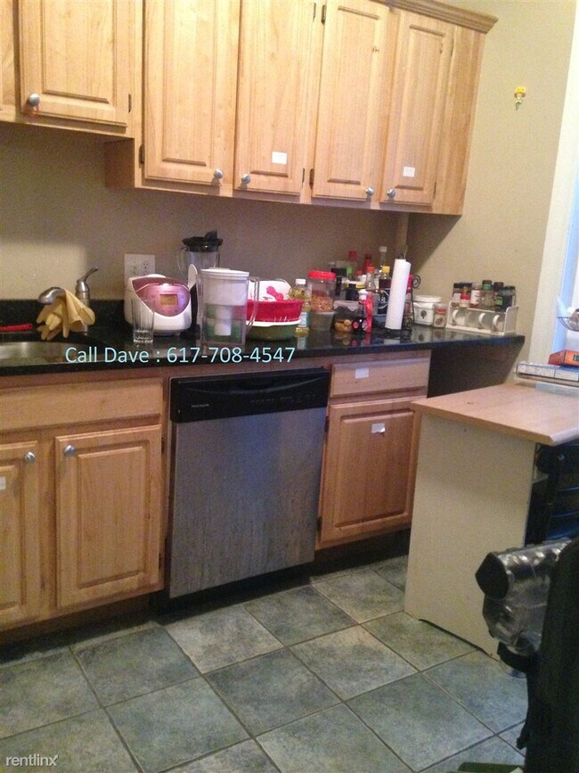 Foto del edificio - 3 br, 1 bath  - 1322 Commonwealth Ave Apt 6A