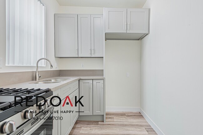 Building Photo - 341-344 S Alvarado St