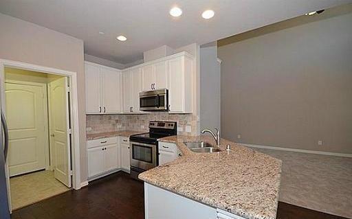 Foto del edificio - Beautiful townhouse located in Chase Oaks ...