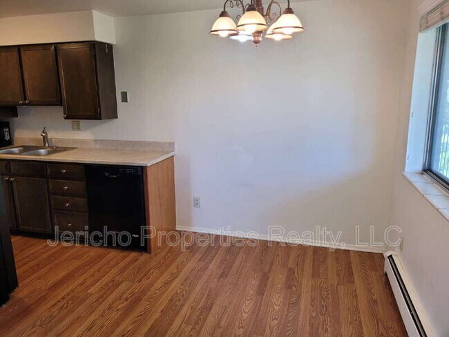 Building Photo - Oak Manor Apartments