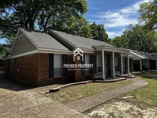 Building Photo - 3044 S Mendenhall Rd