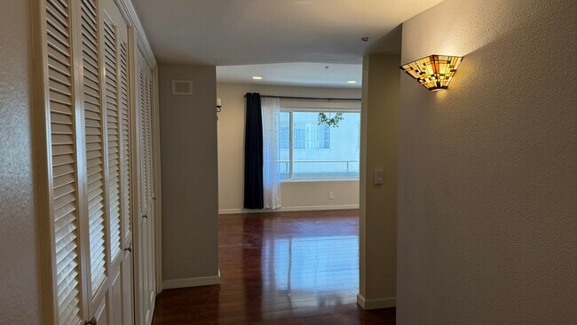 Foto del edificio - 3290 Sixth Ave