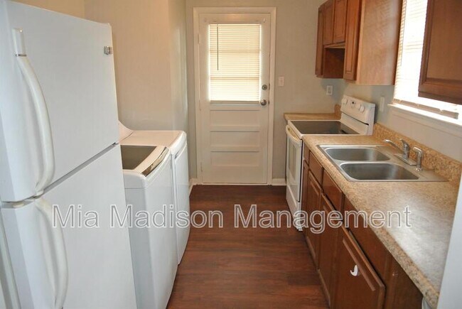 Building Photo - 310 Forrest Ave