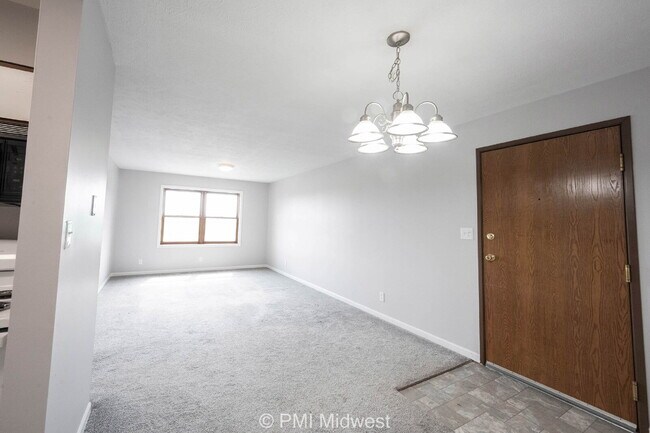 Foto del edificio - "Charming 2-Bed Oasis with 1.5 Baths in Sh...