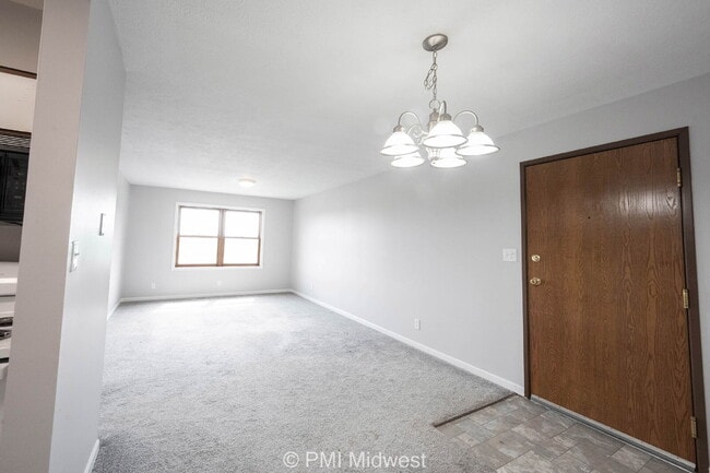 Building Photo - "Charming 2-Bed Oasis with 1.5 Baths in Sh...