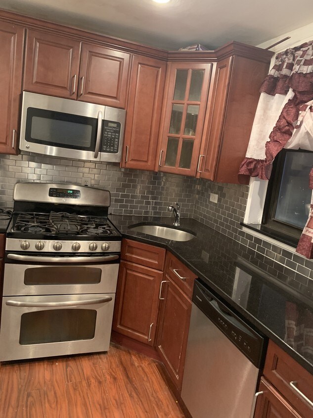 Primary Photo - 1199 E 53rd St