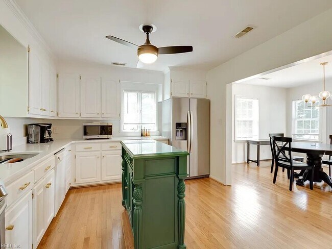 Building Photo - Coastal Living at Weaver