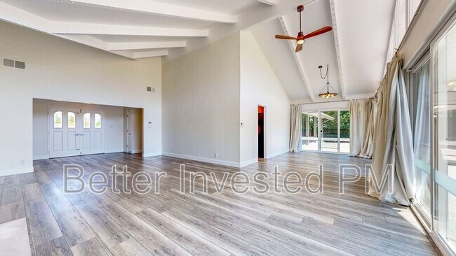 Foto del edificio - 475 Country Club Dr