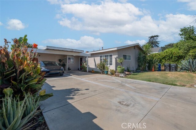 Foto principal - 15340 Hart St