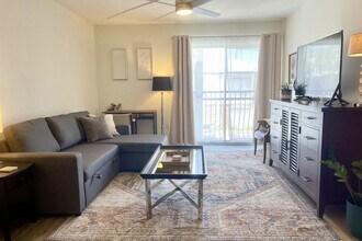 Wi-Fi, smart TV, pull-out sofa, ceiling fan w remote, dedicated workspace, sheers, blackout curtains - 1700 SW 16th Ct