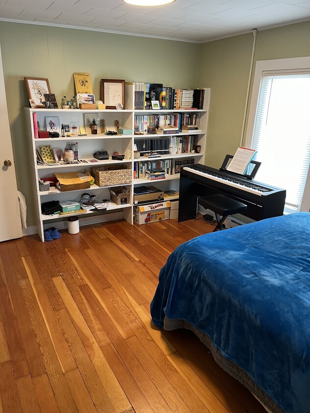 Bedroom 1 - 11075 Route 116