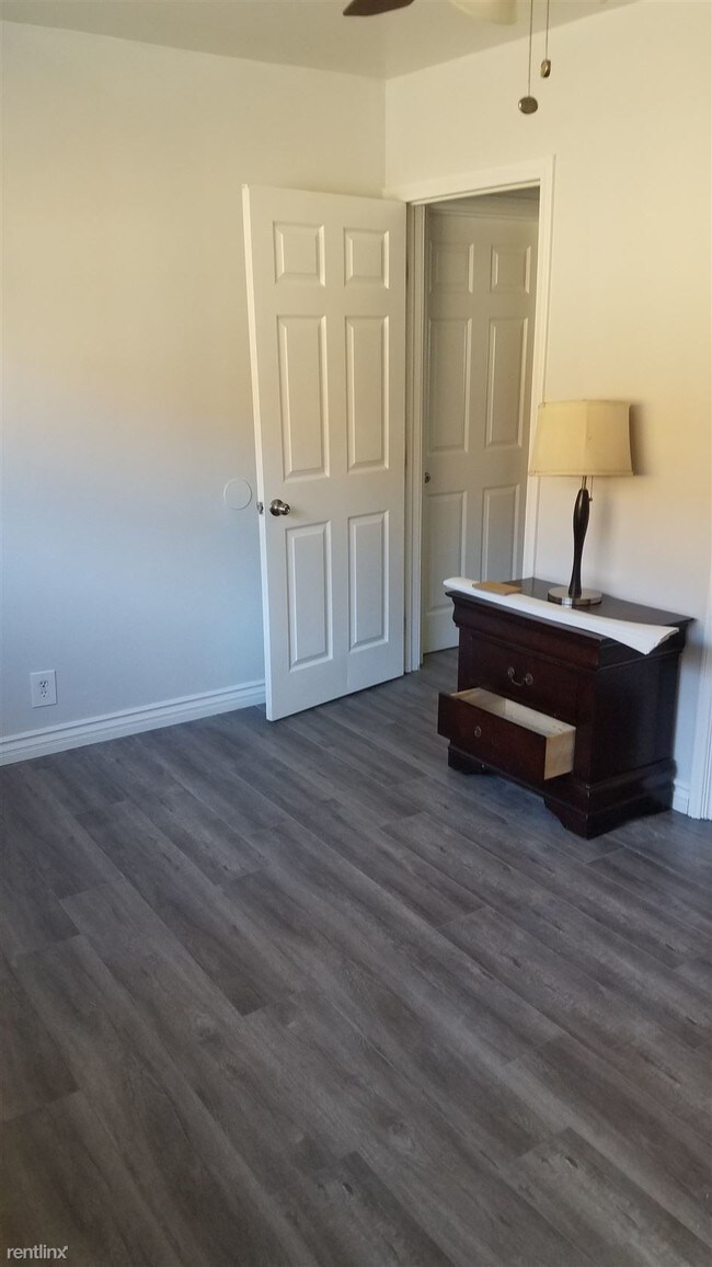 Foto del edificio - 811 E 116th St