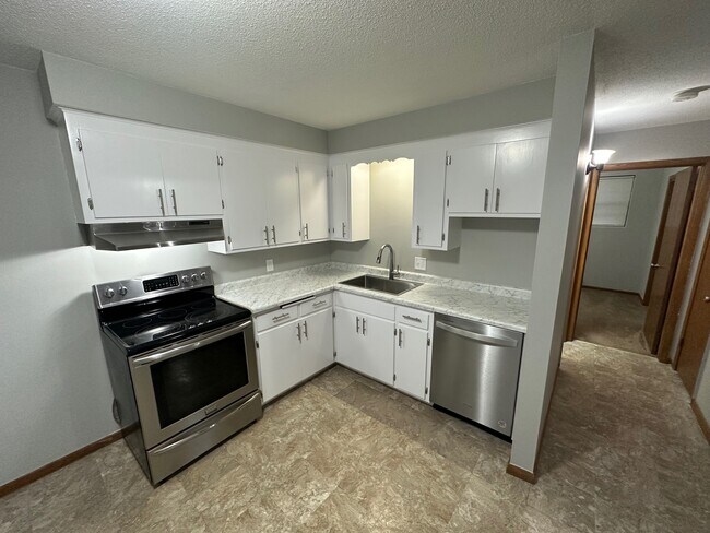Foto del edificio - 1921 103rd Ave NW