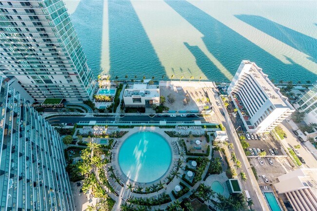 Foto del edificio - 480 NE 31st St