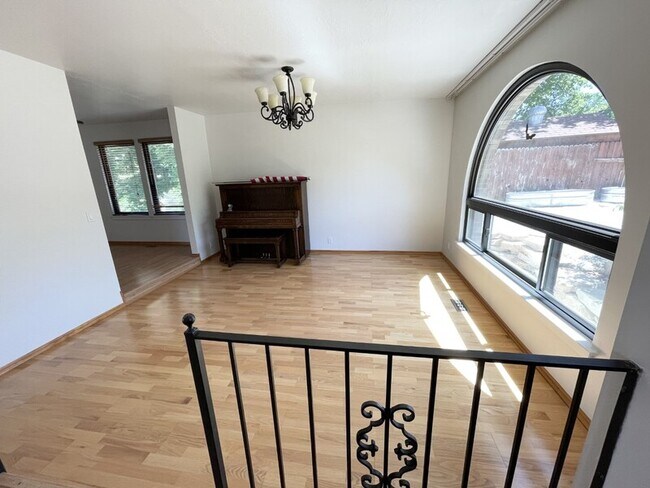 Building Photo - 2463 Campus Dr