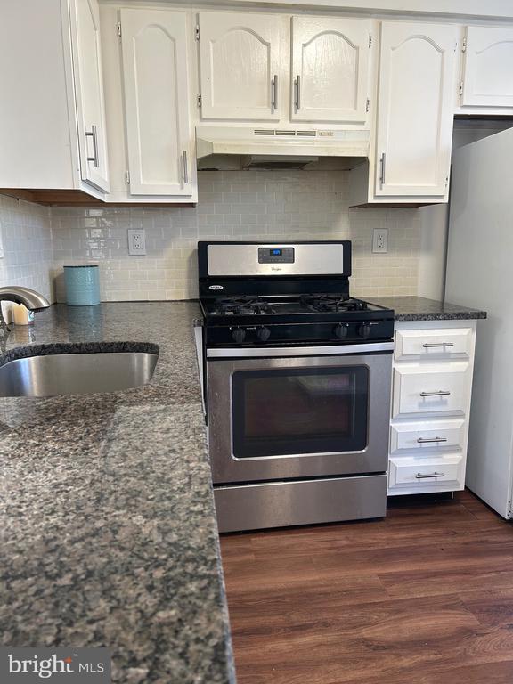 Foto principal - 704B Trescott Pl