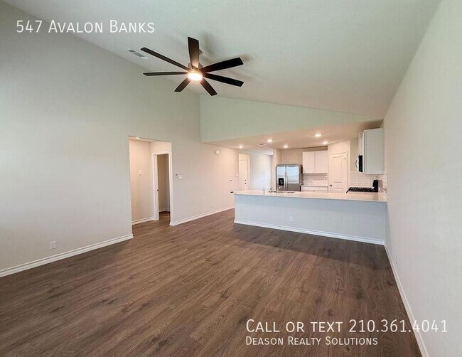 Building Photo - 547 Avalon