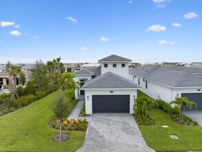 Building Photo - 12442 SW Lunata Way