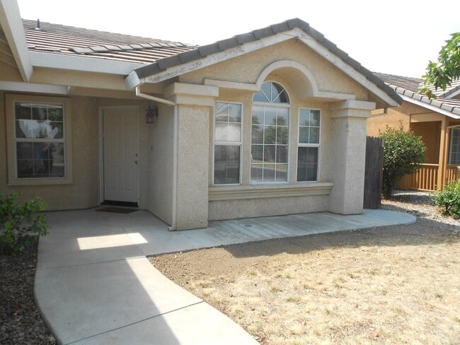 Building Photo - 4 bedroom 2 bath house in Yuba City