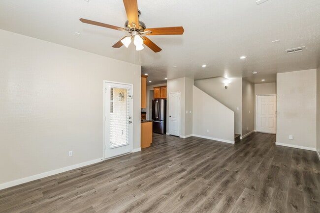 Building Photo - 10584 La Campana St