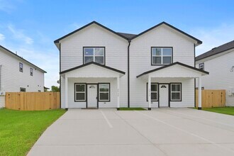 Building Photo - 2619 Randolph Rd