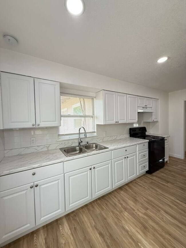 Foto del edificio - 339 Brettonwood Dr