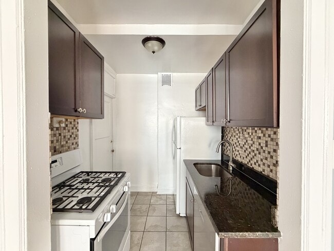Building Photo - 1371 W Estes Ave