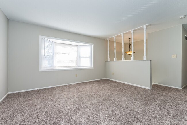 Building Photo - 625 S Montclaire Dr