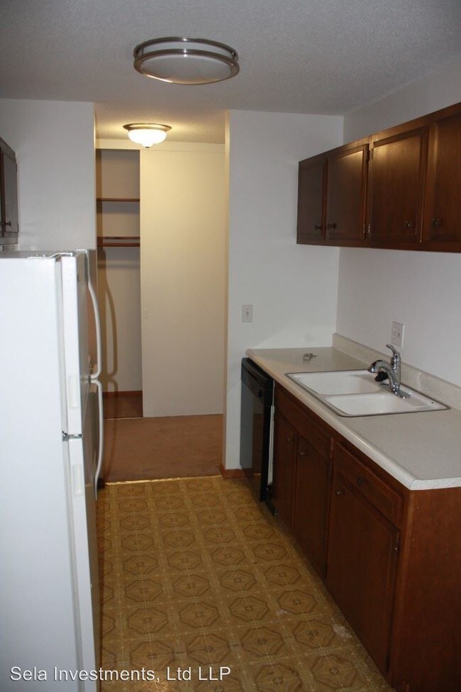 10100 Blvd, MN 55305 Condo for Rent in