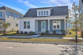 Building Photo - 601 Blueway Ave