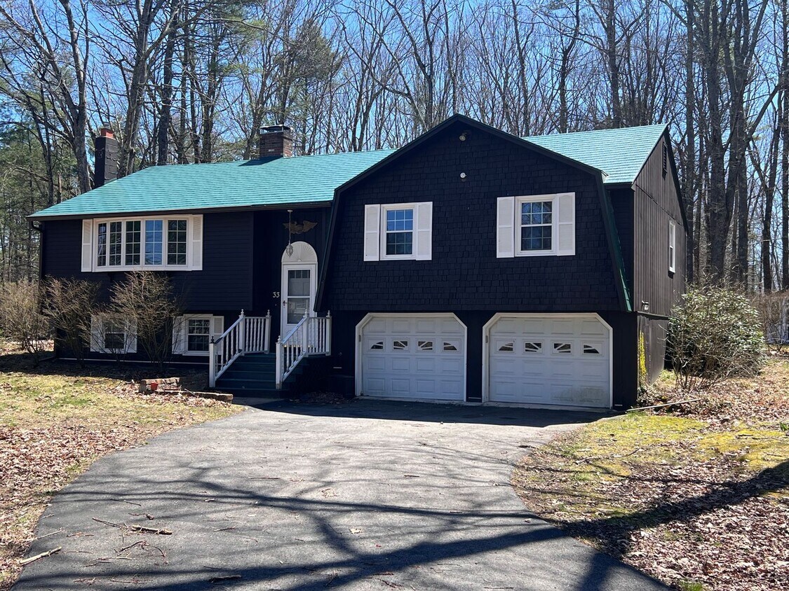 Primary Photo - Check out this 3 bedroom 3 bath home for l...