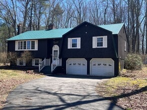 Building Photo - 33 Meadowbrook Dr
