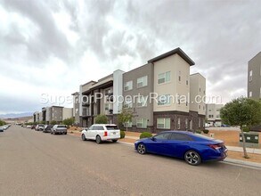 Building Photo - 5801 S Garnet Dr