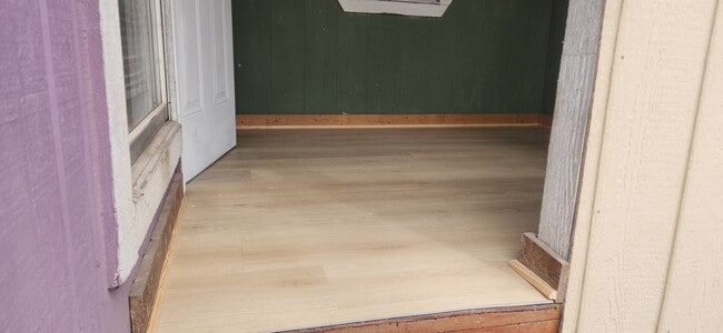 Covered back porch - 605 E Applegate Dr