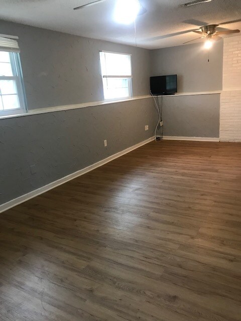 Living Room - big space available - 3334 Pickwick Ln