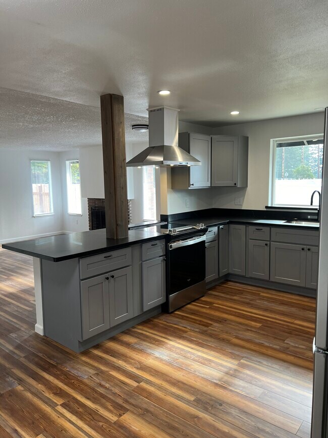 Foto del edificio - 2394 Lodgepole Dr SE