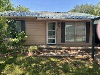 Foto principal - "Charming 3-Bed, 2-Bath Retreat in Whitesb...