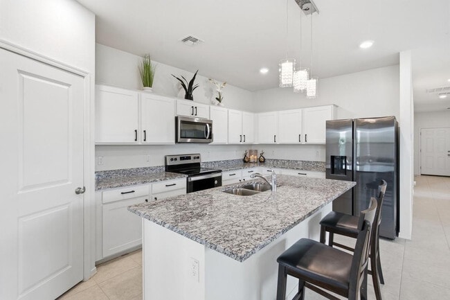 Foto del edificio - 16664 W Christy Dr