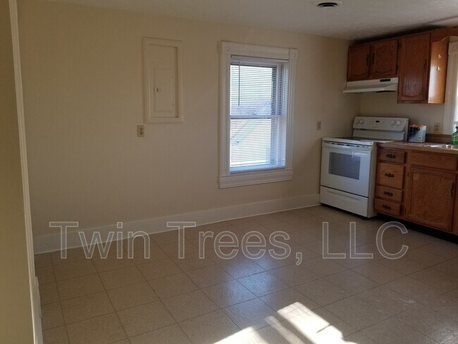 Building Photo - 560 Old Bethel Rd