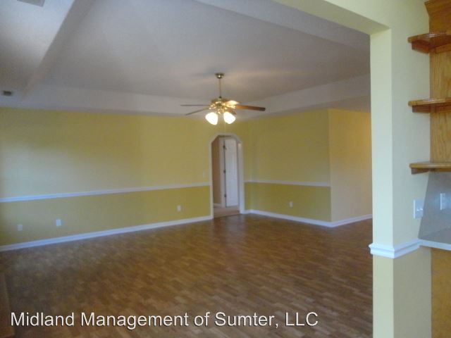 Foto del edificio - 945 Muirfield Ct