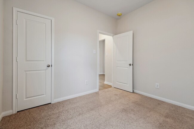 Foto del edificio - 364 Kingston Wy