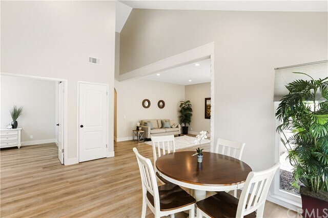 Foto del edificio - 2 Nutwood