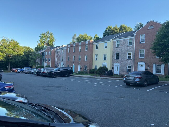 Foto del edificio - 16707 Chowning Ct