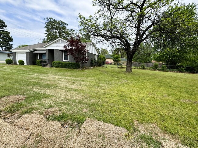 Foto del edificio - 3 Bedroom 1.5 Bath home w/fenced yard