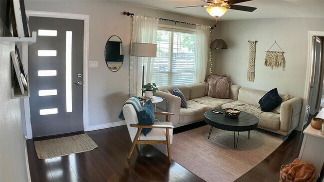 Foto del edificio - 5203 Ravensdale Ln
