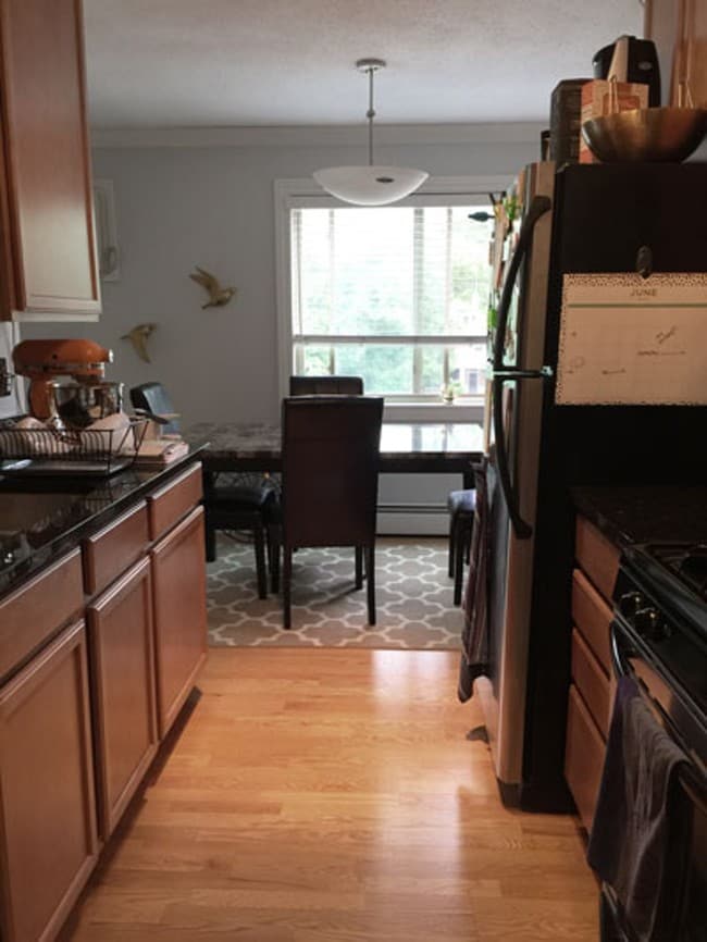 Kitchen with dining area - 3540 Hennepin Ave