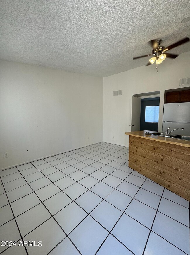 Building Photo - 306 S Westfall Ave